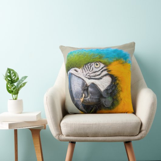 青および黄色のコンゴウインコのポートレート クッション (椅子)