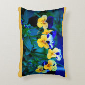 青および黄色の春の花の枕 アクセントクッション (正面(垂直))