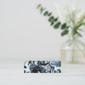 青および黒いインク渦巻の名刺 スキニー名刺 (スタンド正面)