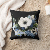 青および黒い花の装飾用クッション クッション (ブランケット)