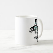 青および黒いHaidaの精神のシャチ コーヒーマグカップ (正面右)