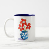 青お洒落い花瓶にオレンジ色の花 ツートーンマグカップ (左)