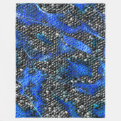 青から灰色と黒の小さな凸形のモザイク フリースブランケット (正面)