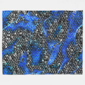 青から灰色と黒の小さな凸形のモザイク フリースブランケット (正面(横))