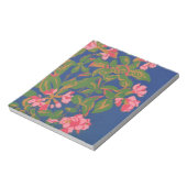 青かわいらしい背景にピンクのジャポニカ ノートパッド (回転)