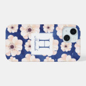 青かわいらし桃花柄モノグラム iPhone 15ケース (裏面横)