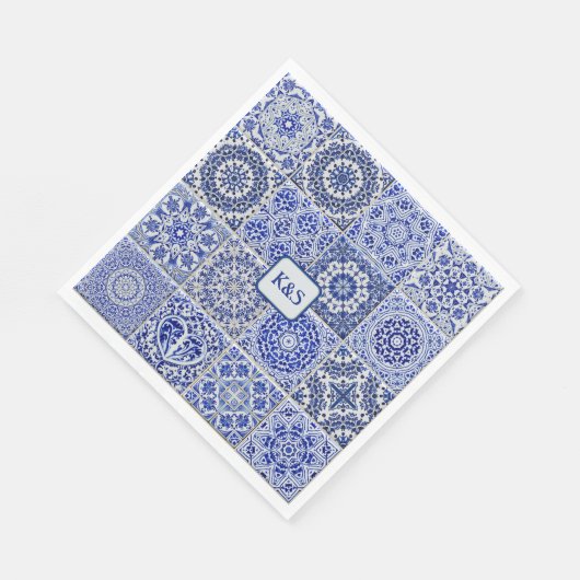 青かわいらし色と白の絵を描タイルとイニシャル スタンダードランチョンナプキン (角)