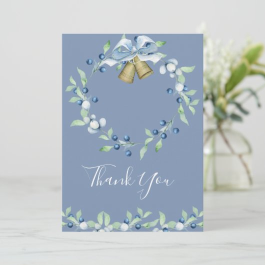青かわいらし色のリースエレガントフローラ結婚スクリプト サンキューカード (スタンド正面)