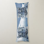 青く白いトラ ボディピロー (裏面 (縦))