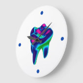 青く白熱［赤熱］光を放つな歯の歯科医の柱時計 ラージ壁時計 (傾斜)