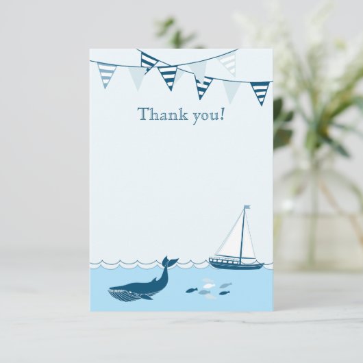 青く航海のなヨットの男の赤ちゃんのシャワーは感謝していしています サンキューカード (スタンド正面)