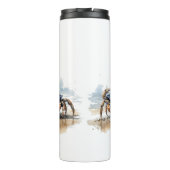 青とオレンジのカニ歩くオンビーチ タンブラー (裏面)