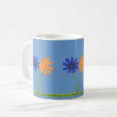青とオレンジのデイジーの花と草、マグカップ コーヒーマグカップ (正面左)