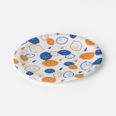 青とオレンジのレモンパターンよくはしゃぐフルーツをテーマにした ペーパープレート (アングル)