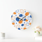 青とオレンジのレモンパターンよくはしゃぐフルーツをテーマにした ラージ壁時計 (ホーム)