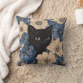 青とクリーム色の花々から顔を出す黒猫 クッション (ブランケット)