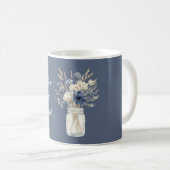 青とクリーム色の花の瓶 コーヒーマグカップ (正面右)