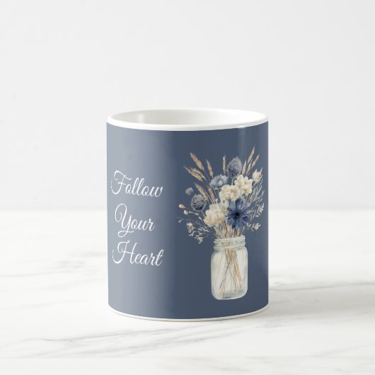 青とクリーム色の花の瓶 コーヒーマグカップ (中央)