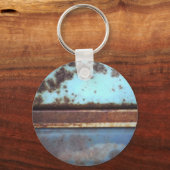 青とティール（緑がかった色）の錆びたトラックのクローズアップ キーホルダー (正面)