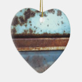 青とティール（緑がかった色）の錆びたトラックのクローズアップ セラミックオーナメント (右)