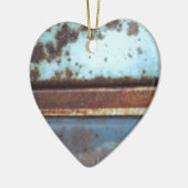 青とティール（緑がかった色）の錆びたトラックのクローズアップ セラミックオーナメント (左)