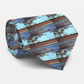 青とティール（緑がかった色）の錆びたトラックのクローズアップ ネクタイ (ロール)