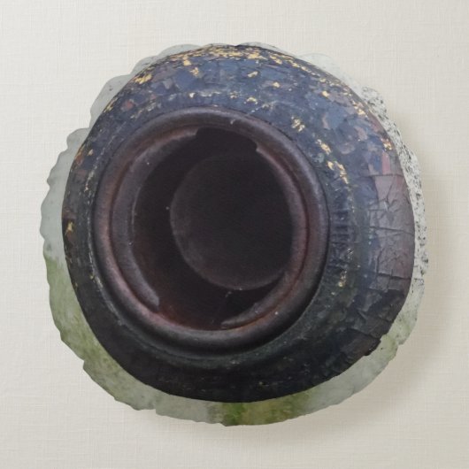 青とティール(緑がかった色)の錆びたトラックのクローズアップ ラウンドクッション (正面)