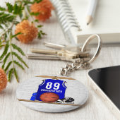 青とパーソナライズされた白のバスケットボールジャージー キーホルダー (側面)