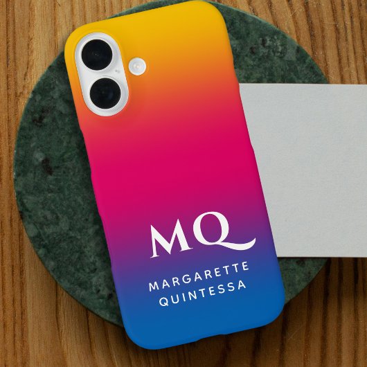 青とピンクと黄色のグラデーション 白いモノグラムイニシャル Case-Mate iPhoneケース