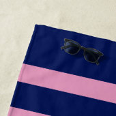 青とピンクのを持つピンクのタコストライプ ビーチタオル (インサイチュ)