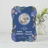 青とピンクのモダンフローラクラシックの結婚インビタ (スタンド正面)