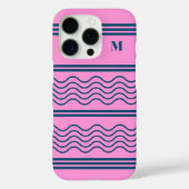 青とピンクの波のパターンストライプモノグラム Case-Mate iPhoneケース (裏面)