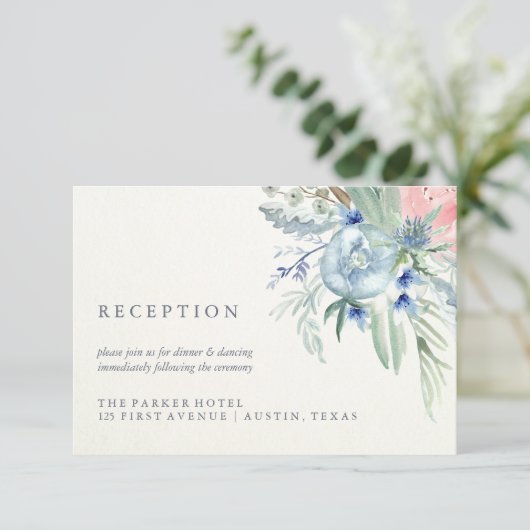 青とピンクの牡丹の水彩結婚式レセプション エンクロージャーカード (スタンド正面)