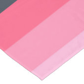 青とピンクの色の濃淡のストライプ テーブルクロス (アングル)