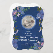 青とピンクの花をあしらったモダンクラシックな結婚式の招待状 (正面/裏面)