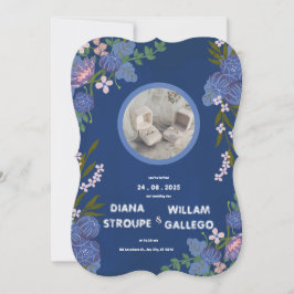 青とピンクの花をあしらったモダンクラシックな結婚式の招待状