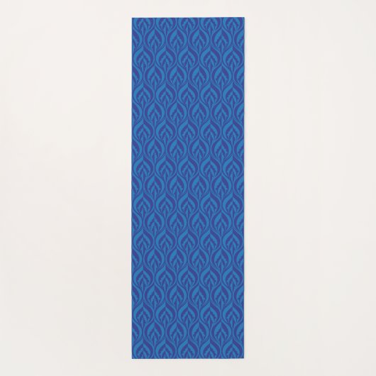 青と濃い青の葉の渦巻きパターン(の模様が)ある ヨガマット (裏面)