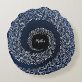 青と灰色のダマスクモノグラム ラウンドクッション (裏面)