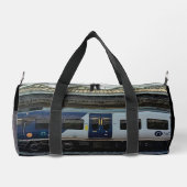青と灰色の列車 ダッフルバッグ (裏面)