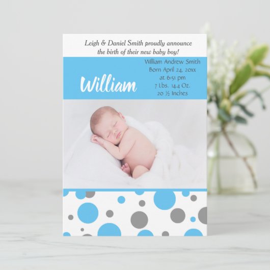 青と灰色の水玉模様 |男の赤ちゃんフォト誕生 案内状 (スタンド正面)