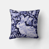 青と白うさぎ枕「Dedham Blue」デザイン クッション (裏面)