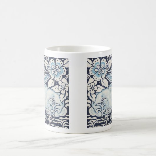 青と白うさぎ絵画のフローラウッドランドカタツムリ コーヒーマグカップ (中央)