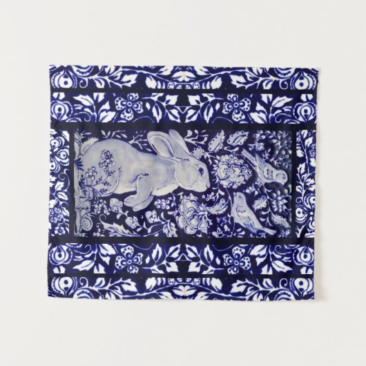 青と白うさぎ鳥フローラウッドランドネイビーアート タペストリー (正面(横))