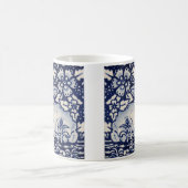 青と白のうさぎ木の国の花のかたつむり コーヒーマグカップ (中央)