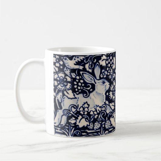 青と白のうさぎ木の国イチゴ鳥 コーヒーマグカップ (左)
