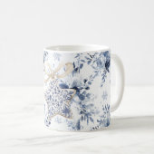 青と白のお花のスター クリスマスオーナメント コーヒーマグカップ (正面右)
