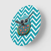 青と白のかわいい青と緑のフクロウ ラウンド壁時計 (傾斜)