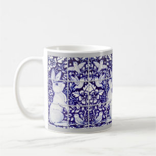 青と白のウサギと鳥のフローラタイル壁画 コーヒーマグカップ