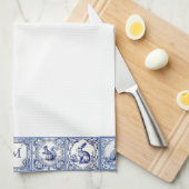 青と白のウッドランドのタイルカスタムモノグラム キッチンタオル (四つ折り)