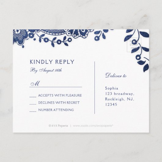 青と白のエレガントヴィンテージレース結婚式RSVP インビテーションポストカード (裏面)